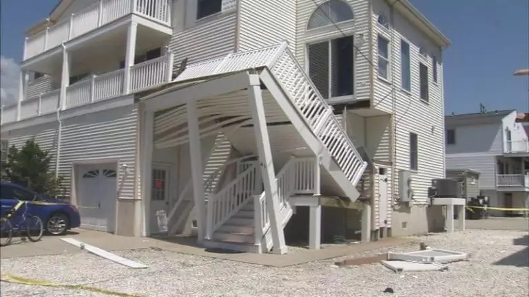 I Was Injured When a Deck or Railing Collapsed. Can I Sue the Property Owner/Landlord/Business?