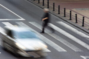 ¿Puedo recuperar compensación si me culpan de un accidente de peatón en Georgia?